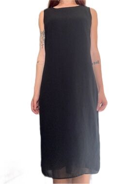 Sleeveless Black Shift Dress